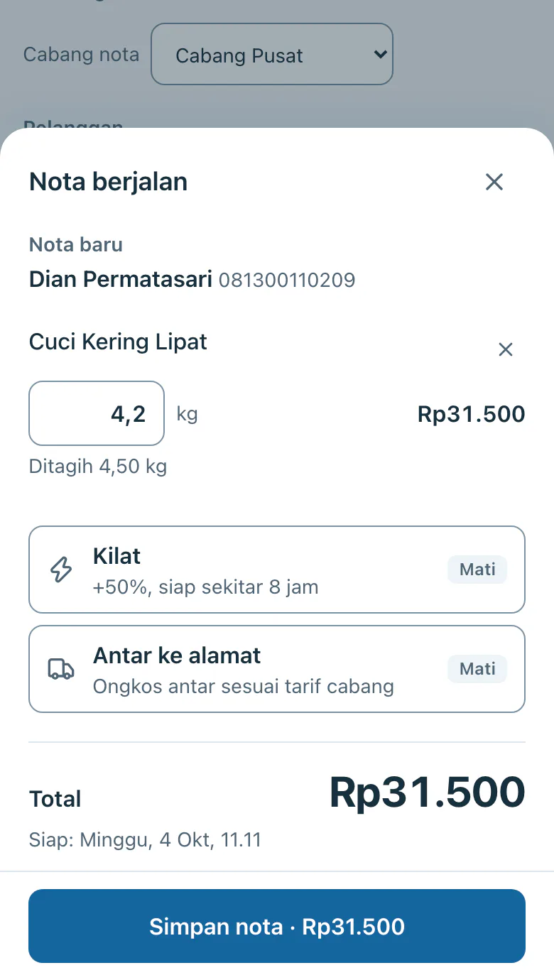 Kasir di HP: nota berjalan Cuci Kering Lipat 4,2 kg ditagih 4,5 kg, total Rp31.500, tombol Simpan nota.