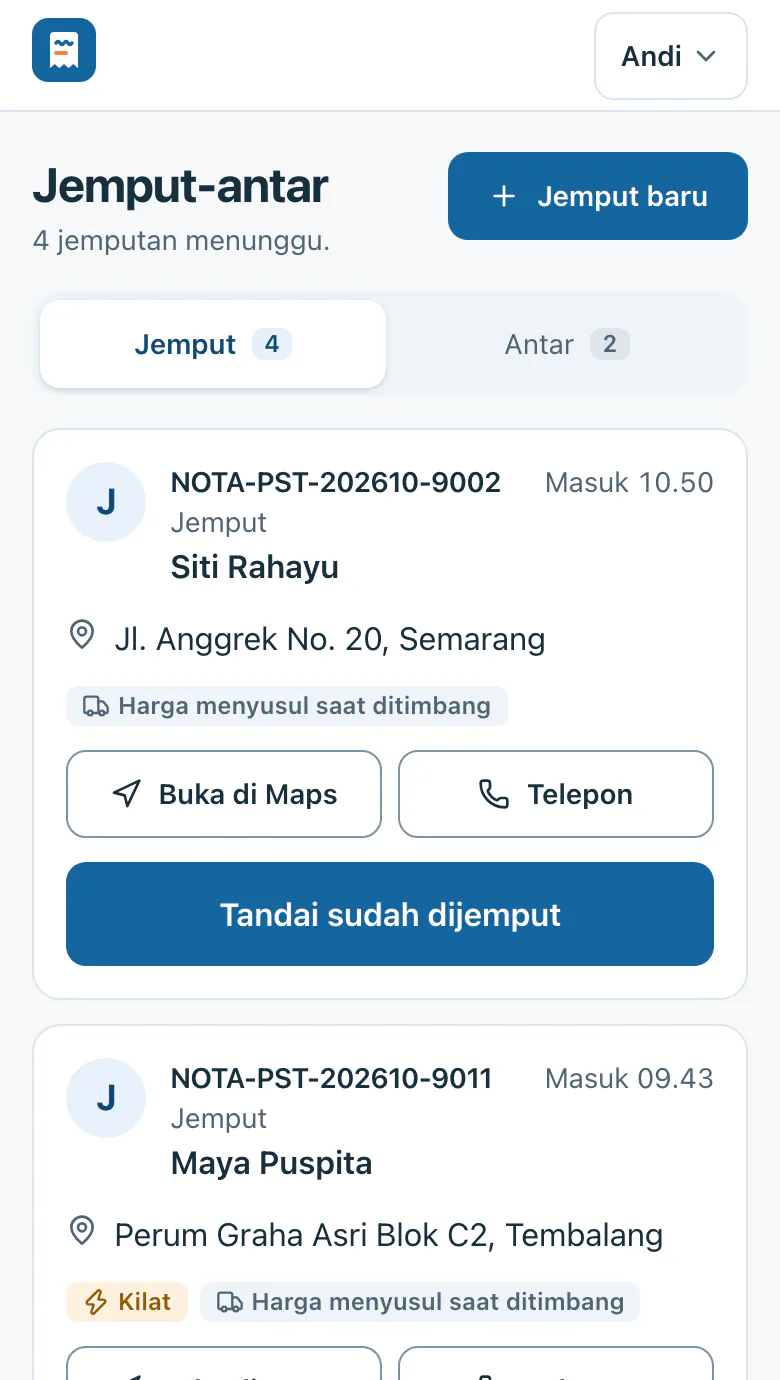 Layar kurir di HP: tab Jemput dan Antar, kartu jemputan dengan alamat, Buka di Maps, dan Telepon.