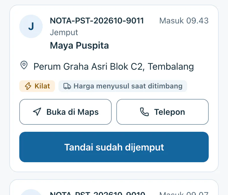 Kartu jemputan dengan tombol Buka di Maps dan Telepon.